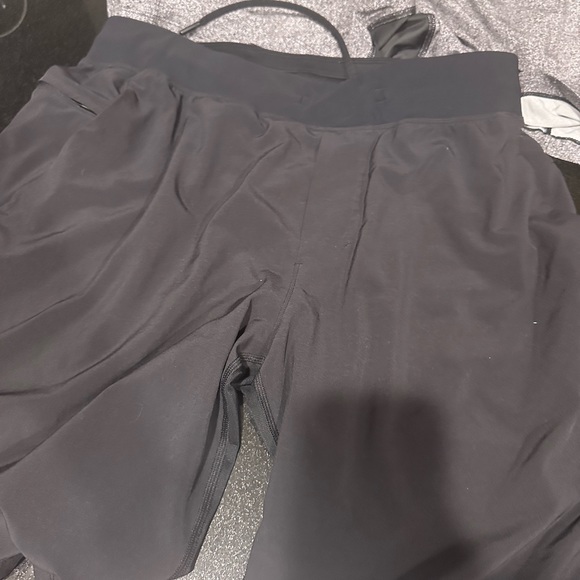 Men’s lulu lemon shorts. Size large. - Picture 4 of 4